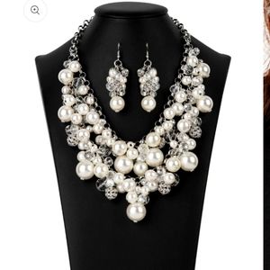 Brand new Paparazzi Zi Collection "The Janie" necklace and earrings.